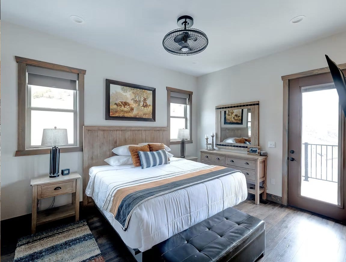 King bedroom suite with private balcony access